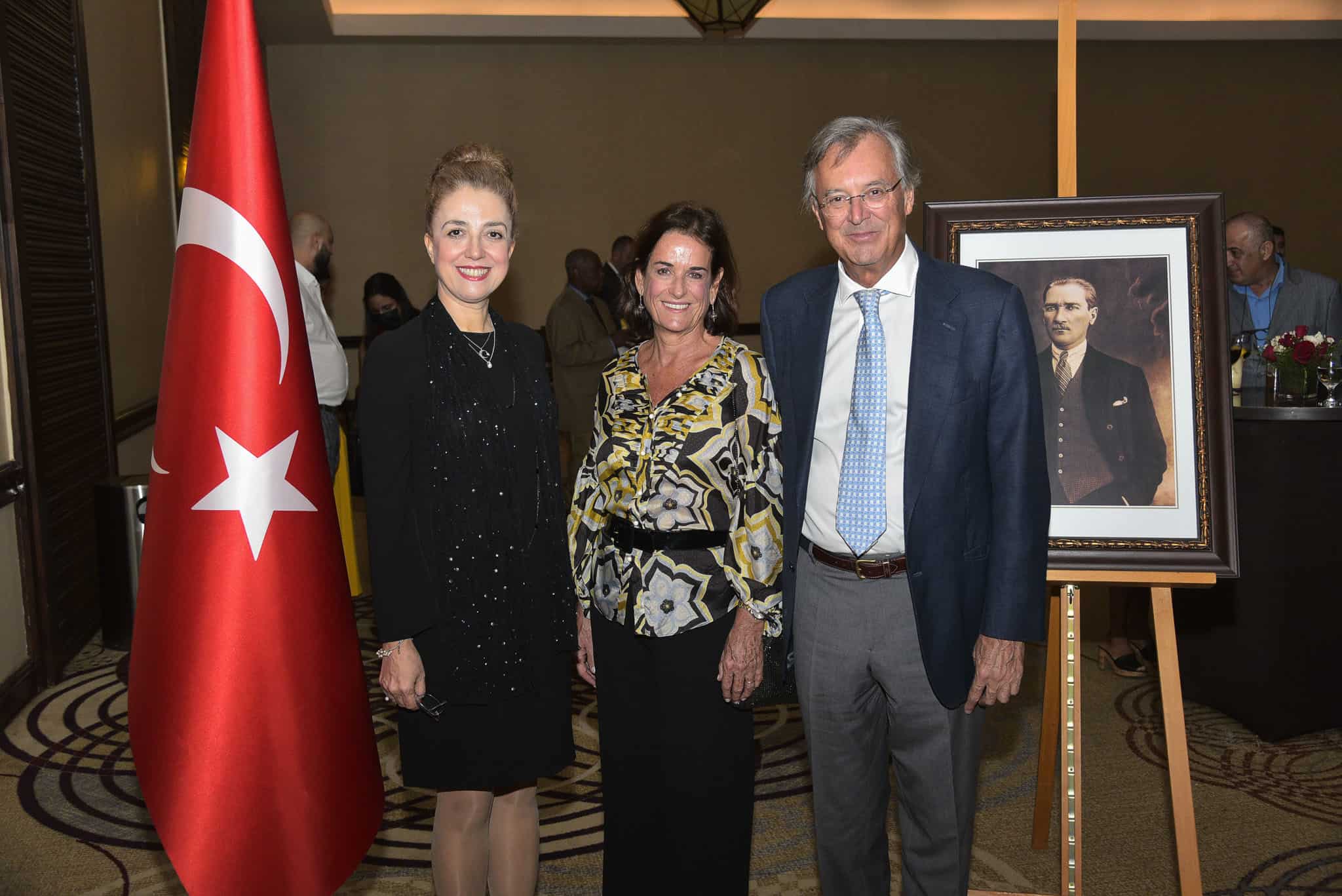 Yesim Yebapcioglu, Pilar Lladó y Antonio Pérez Fernández.