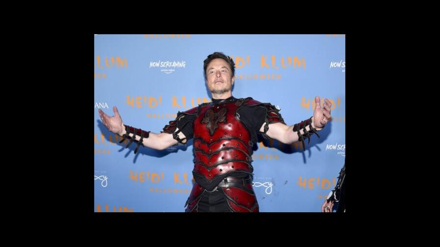 Elon Musk se disfraza de Campeón del diablo en fiesta de Halloween