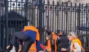 Militantes ecologistas intentan entrar a oficina del primer ministro británico