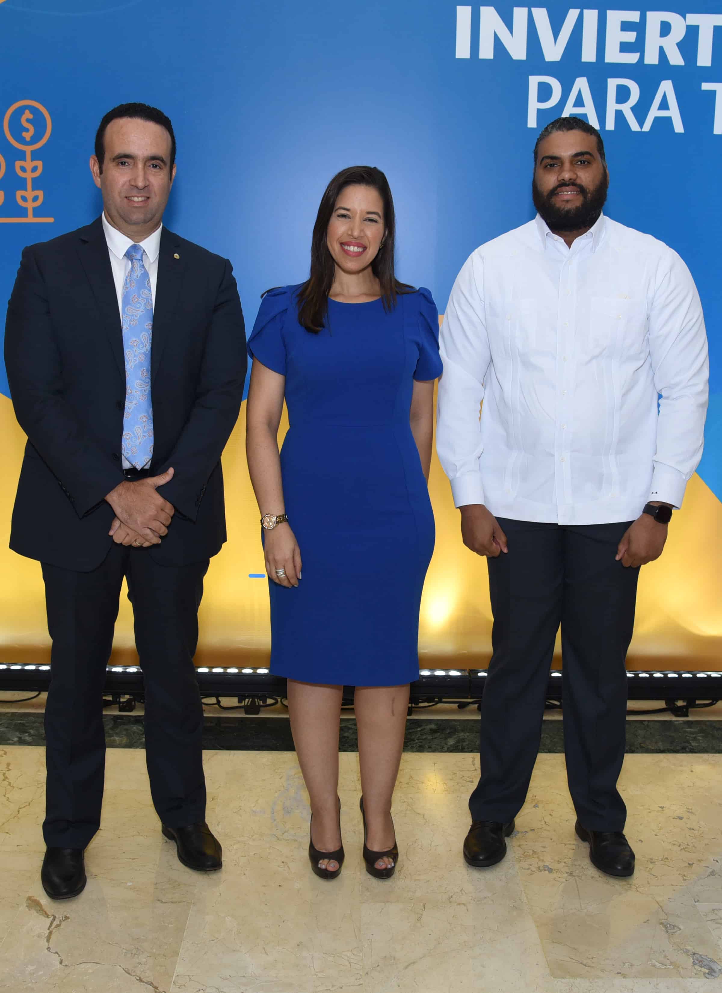 Hamlet Marcelino, María Del Carmen Gil y Amaury Ángeles.