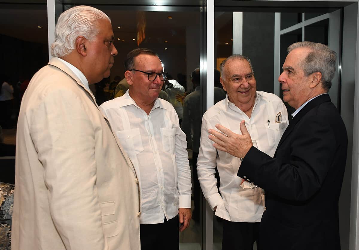 Juan Miguel Pantaleón, Armando Armenteros (hijo) y  Armando Armenteros y Juan Emilio Pérez.