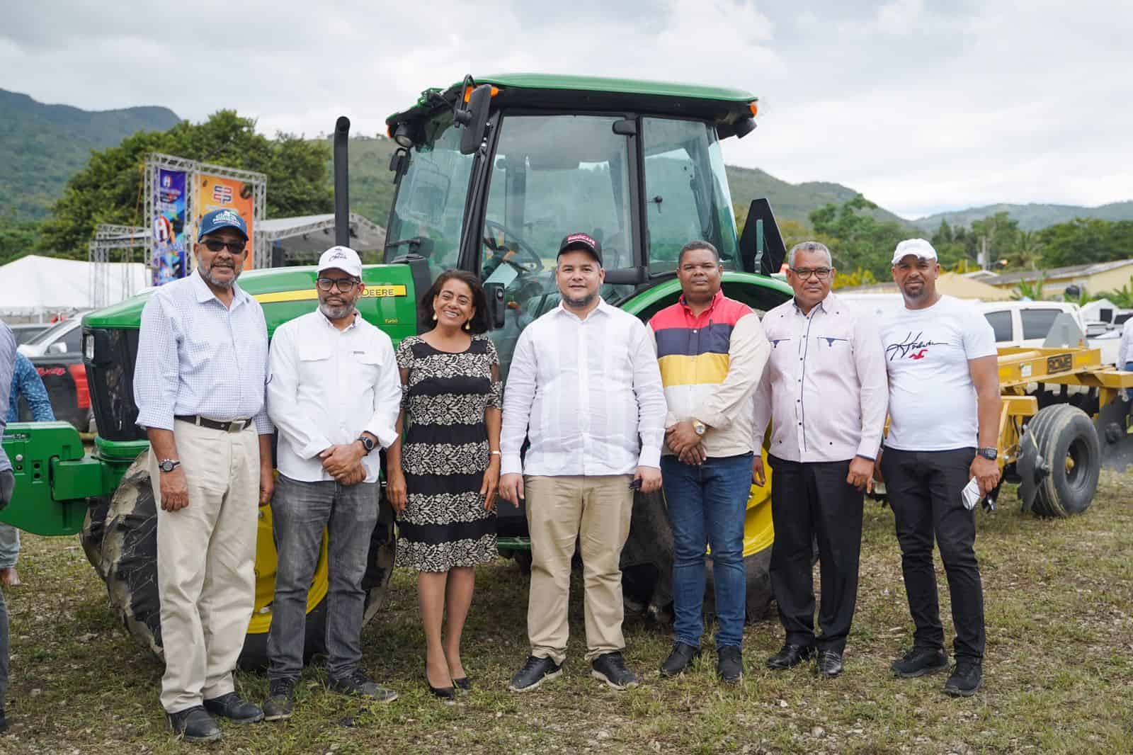 Los pequeños productores agrícolas de Polo, quienes nunca habían tenido un tractor.