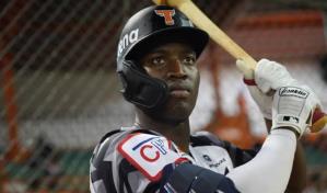 Toros pintan de blanco a los Leones en el Francisco Micheli