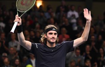 Tsitsipas pasa con solvencia a octavos de Masters 1000 de París