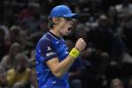 De Minaur sorprende a Medvedev en el Masters de París
