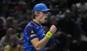 De Minaur sorprende a Medvedev en el Masters de París