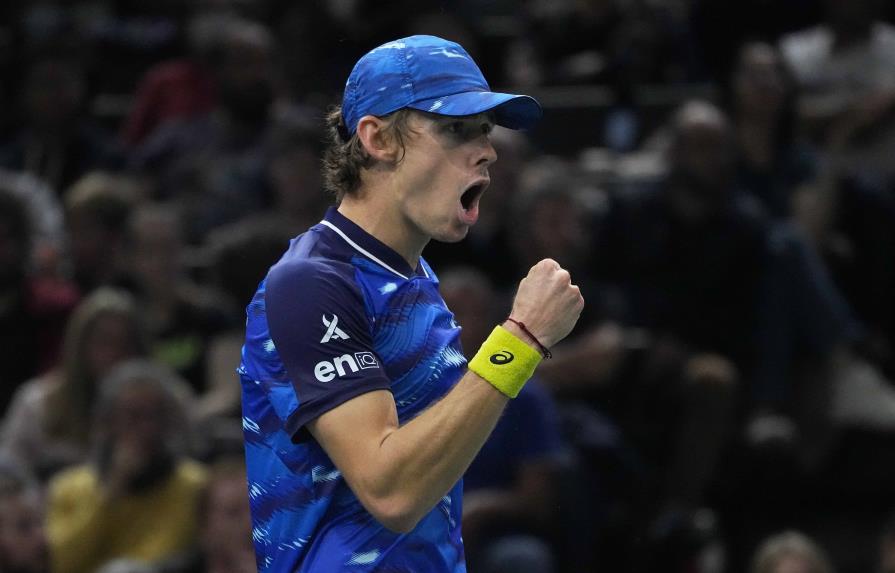 De Minaur sorprende a Medvedev en el Masters de París