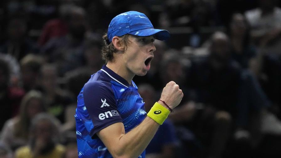 De Minaur sorprende a Medvedev en el Masters de París