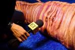 El repulsivo gusano gigante con que Heidi Klum se supera a sí misma en Halloween