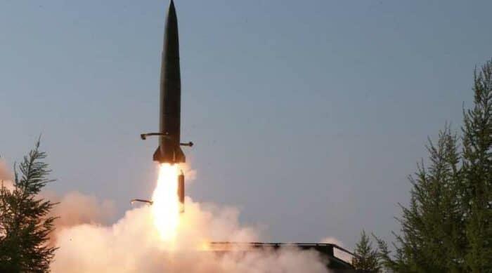 Corea del Norte  lanza tres misiles, uno de los cuales cae cerca de costa surcoreana