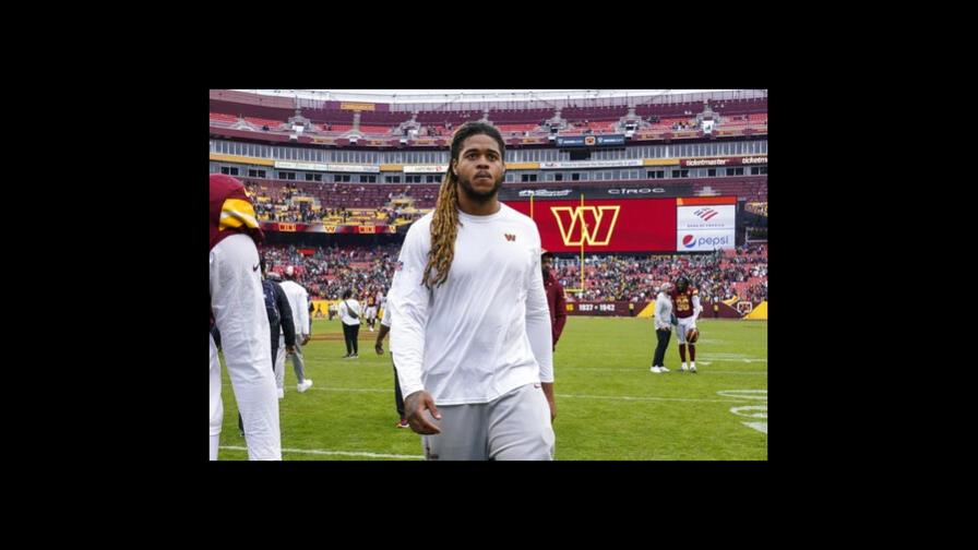 Young regresa a entrenar con los Commanders