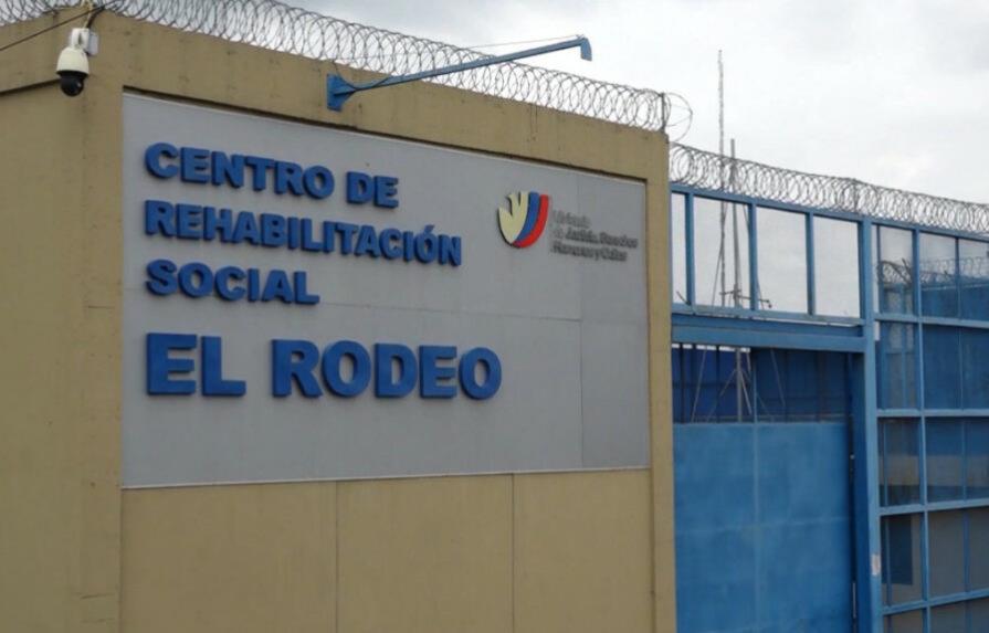 Reclusos de cárcel en Ecuador amenazan con motín y rechazan traslado de reos