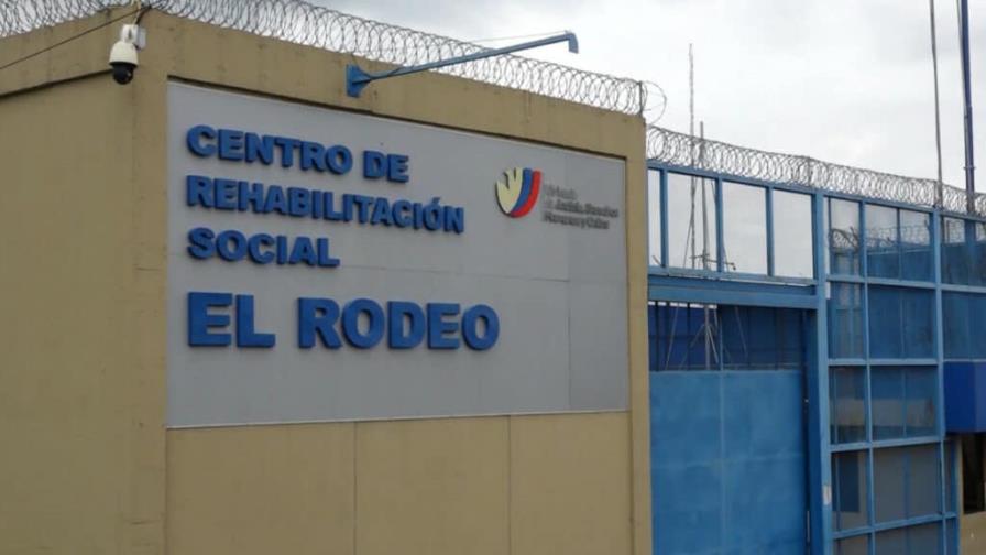 Reclusos de cárcel en Ecuador amenazan con motín y rechazan traslado de reos
