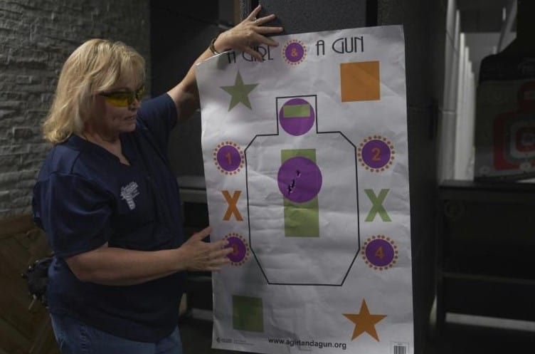 EE.UU.: mujeres en Texas ven las armas de fuego como una herramienta de defensa  personal