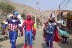 Policías disfrazados de Avengers capturan vendedores de droga en Perú