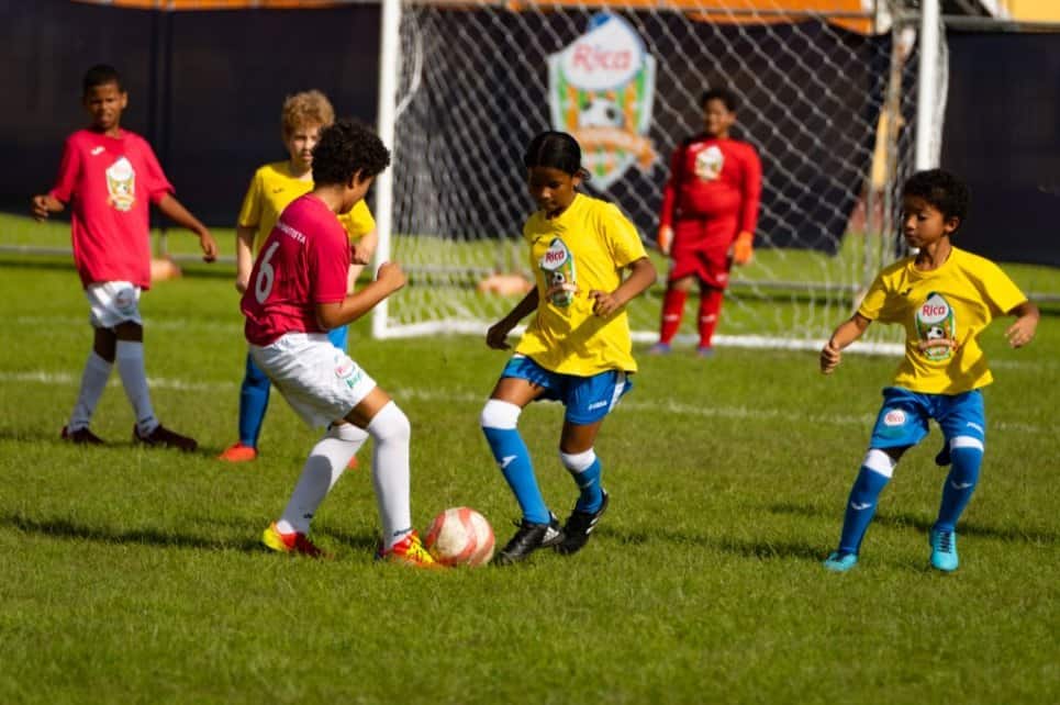 La Copa Rica 2022 reúne equipo de varios colegios de Santo Domingo y Santiago.