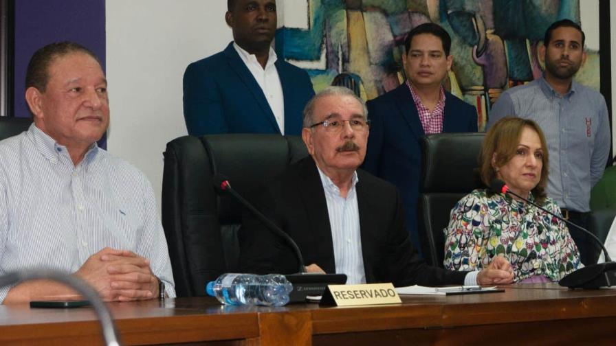 Danilo Medina juramenta a miembros de la dirección central de la Fuerza del Pueblo 