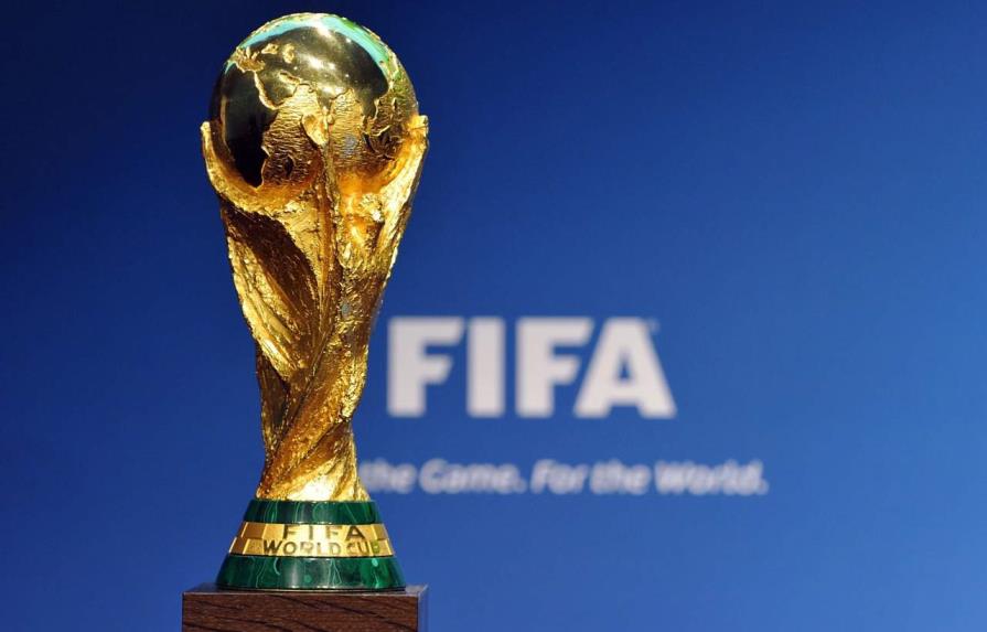 Incautan más de un centenar de trofeos falsificados del Mundial en Catar
