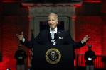 Biden condena la violencia política y acusa a Trump de atacar la democracia Biden condena la violencia política y acusa a Trump de atacar la democracia