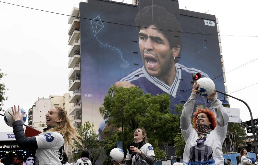 Argentinos evocan a Maradona en vísperas del Mundial