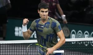 Alcaraz derrota a Dimitrov y ya está en cuartos en París
