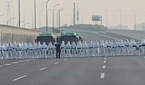 China confina la zona alrededor de la mayor fábrica mundial de teléfonos iPhone