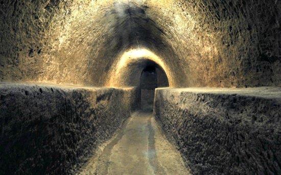 Dominicana Kathleen Martínez descubre túnel grecorromano de 1,305 metros en Alejandría