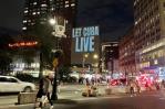 Iluminan un edificio en Nueva York con mensaje contra embargo de EEUU a Cuba