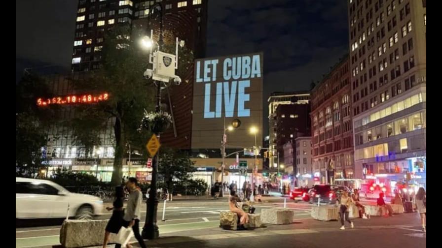 Iluminan un edificio en Nueva York con mensaje contra embargo de EEUU a Cuba