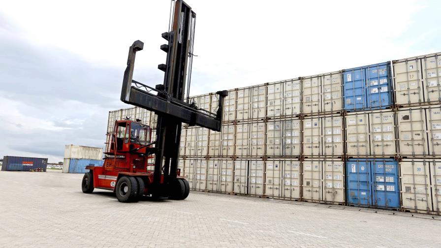 Déficit de EEUU sube el 11.6 % en septiembre tras cinco meses de caídas Déficit de EEUU sube el 11.6 % en septiembre tras cinco meses de caídas