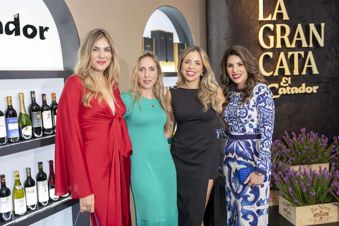 Michéle Jimenez, Verónica Varela, Dominique Barkhausen y Sarah de Moya.