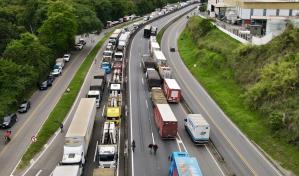 Se levantan los bloqueos camioneros en Brasil