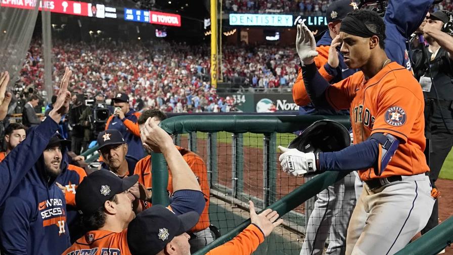 VIDEO | Dominicano Jeremy Peña vuelve a encandilar en la Serie Mundial