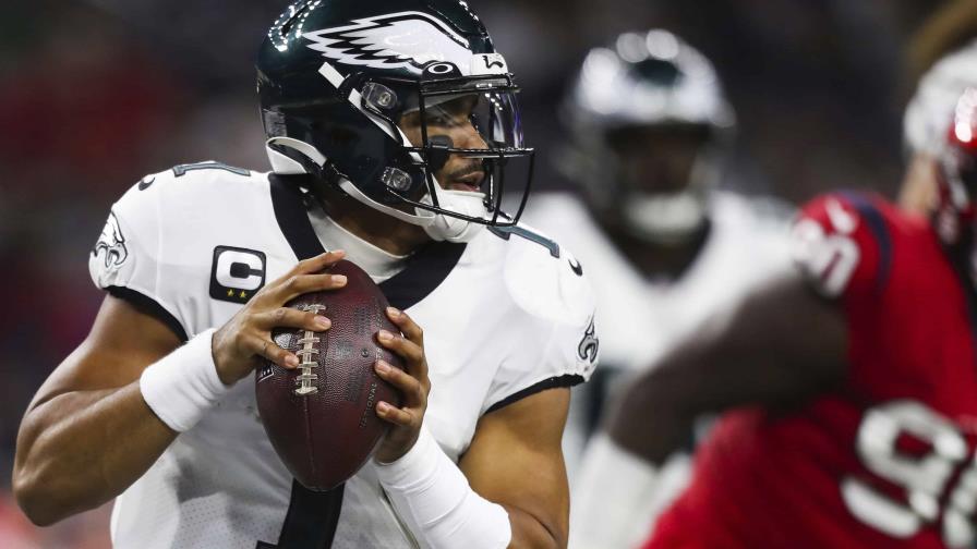 Eagles doblegan a Texans y tienen foja de 8-0 por primera vez