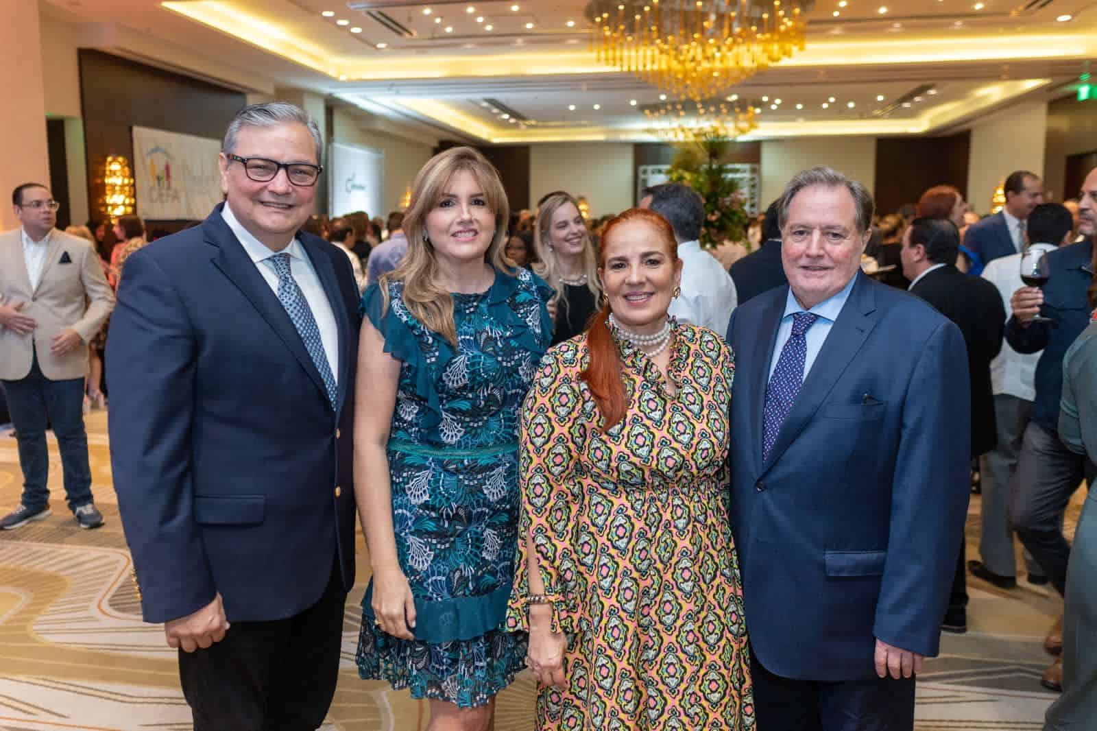 Elsa Beatriz Bobadilla y Juan Eduardo Rodríguez, Goretti Raful, Jaqueline Mejía, Aylin Hung y Edward Suárez.