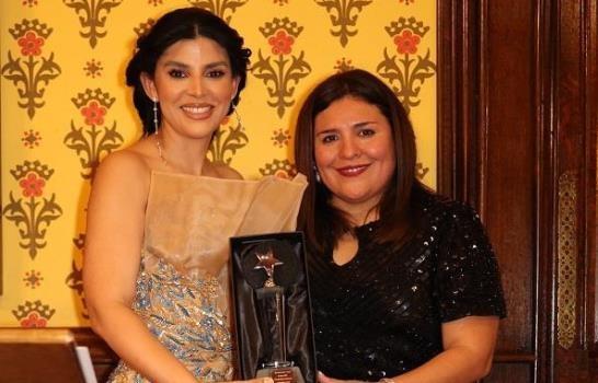 La cirujana plástica dominicana Tania Medina, es reconocida en Londres
