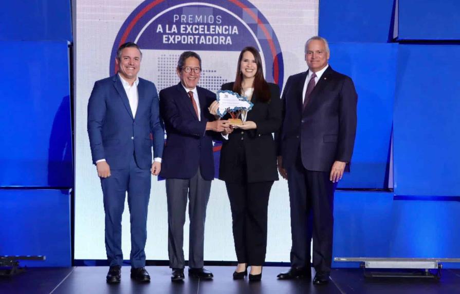 Angie Martínez gana Premio a la Excelencia Exportadora Embajadora Destacada 2022