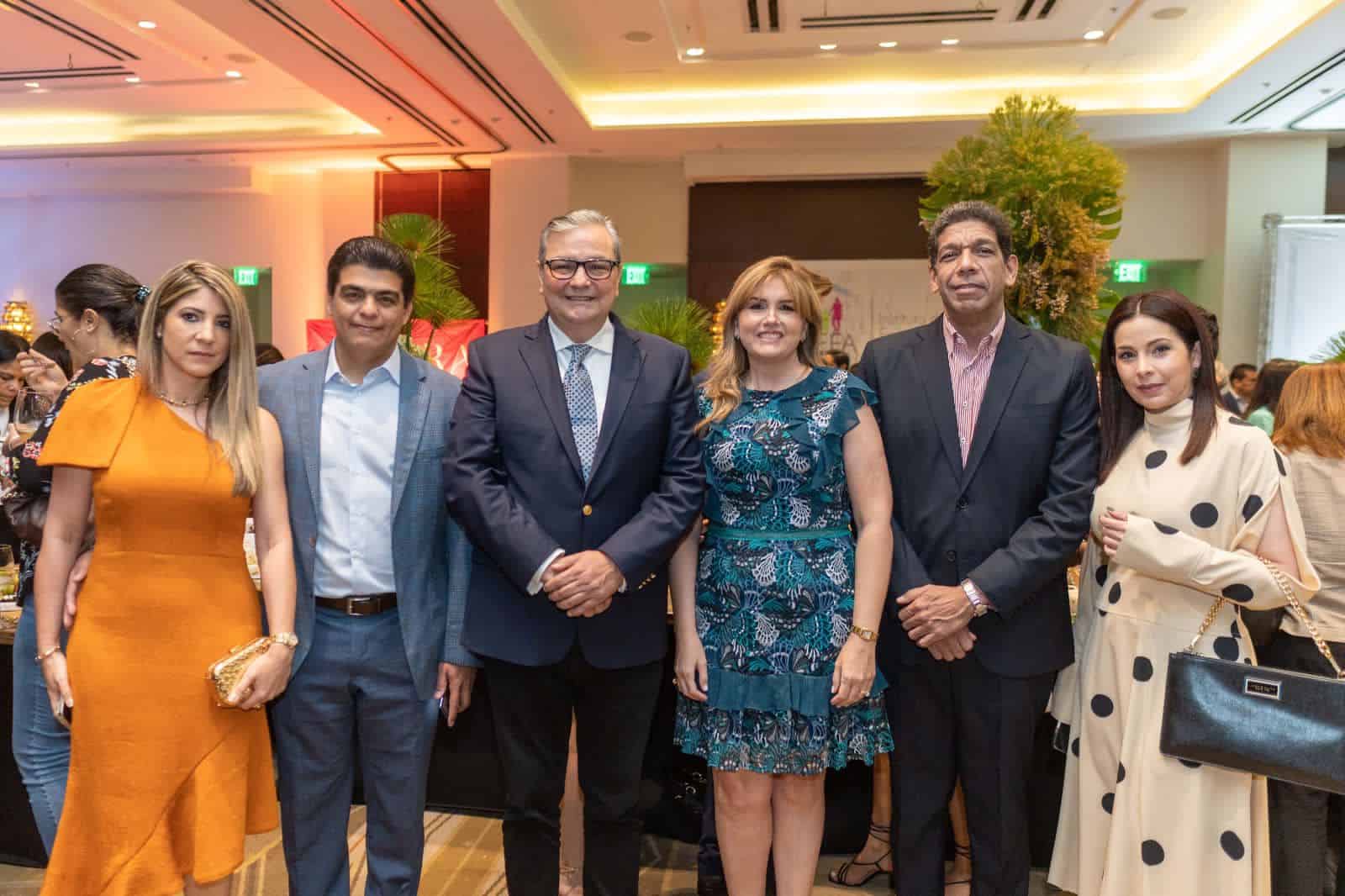 Yelenis de Suberví, Fellito Suberví, Elsa Beatriz Bobadilla, Juan Eduardo Rodríguez, Karel Castillo y Yamile de Castillo.