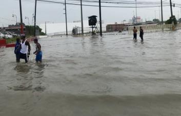 Las lluvias torrenciales inundan la capital dominicana