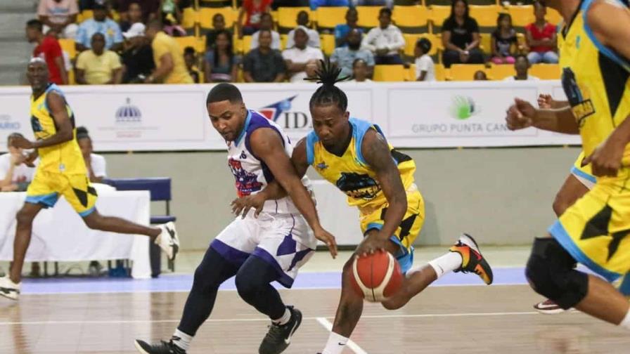 Potros y Panteras definen este sábado el campeón del torneo de baloncesto superior de Sabana Grande de Boyá Potros y Panteras definen este sábado el campeón del torneo de baloncesto superior de Sabana Grande de Boyá