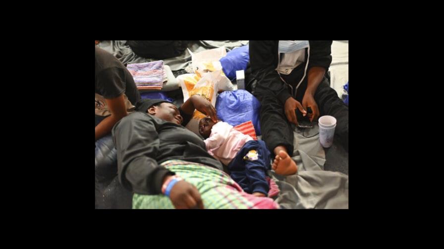 Francia y Alemania presionan a Italia para que reciban migrantes