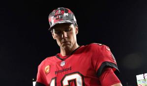 Tom Brady afirma que marca de 100.000 yardas ser&aacute; m&eacute;rito de sus compa&ntilde;eros