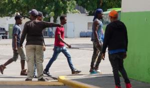 Denuncian Migración sigue reteniendo estudiantes haitianos en Santiago en sus operativos