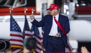 Trump se burla de DeSantis previo a un mitin en Florida junto a Marco Rubio