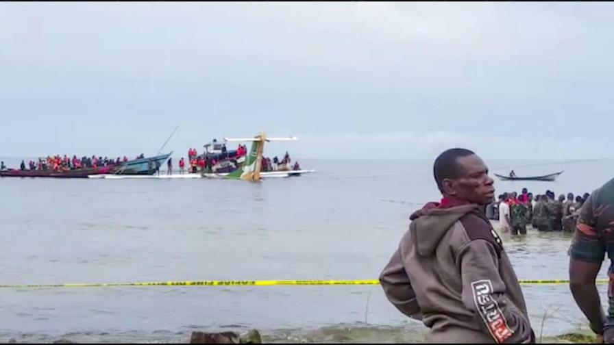 Suben a 19 los muertos por avión que se estrelló en lago Victoria en Tanzania