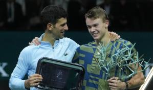 Rune sorprende a Djokovic y conquista el Masters de París