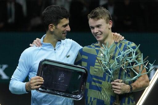 Rune sorprende a Djokovic y conquista el Masters de París