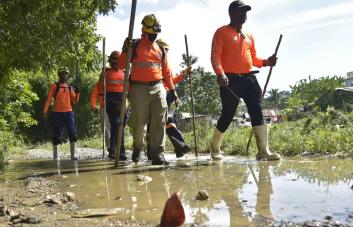 Autoridades concentran búsqueda de Jochy, un motorista y un repartidor en ribera del río Isabela