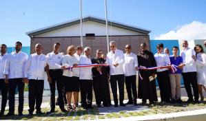 Gobierno entrega escuela e instituto preparatorio de jóvenes en San Cristóbal