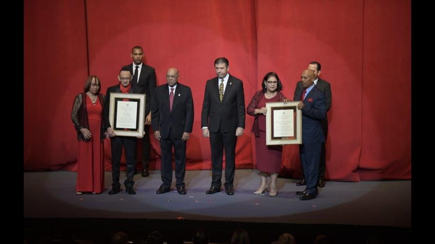 TC celebra la gala por la constitución con merengue y bachata